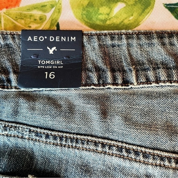 AMERICAN Eagle Outfitters Tom Girl Jean Cut Off Shorts Size 16 NWT - Picture 8 of 9